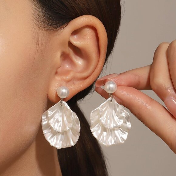 White Pearl Seaside Dangle Earrings for Women, Trendy Shell & Flower Design, Lig - Picture 4 of 7
